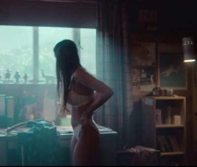 Mimi in her underwear