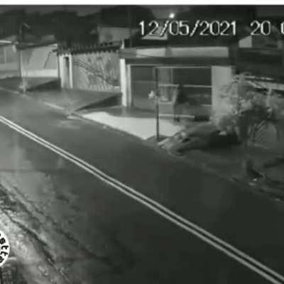 Carioca brincando de lego