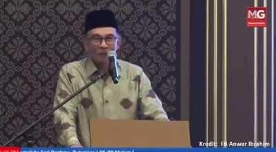 Anwar joking that he forgot that he's the PM