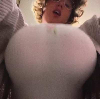 Oh my god just look at those mommy milkers