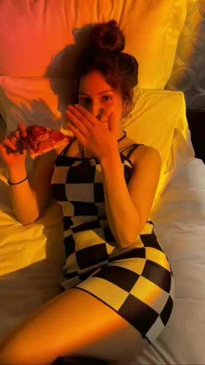 isko to bistar par fadenge wo bhi 8 log