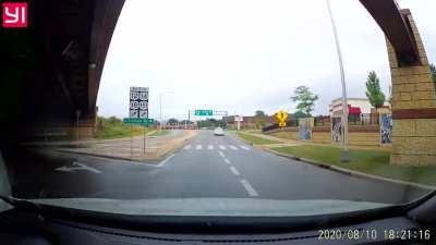 Some regular BS I caught on my dashcam