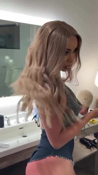 Those shorts on her🔥😮‍💨