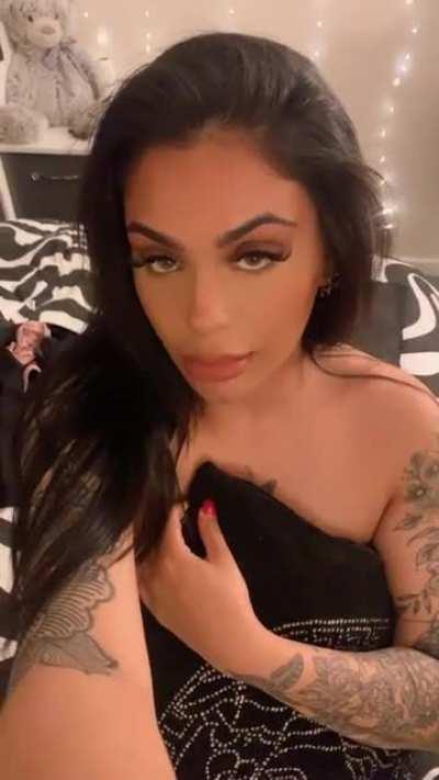 My mouth is better than your hand. Instagram- xsarah_aaali