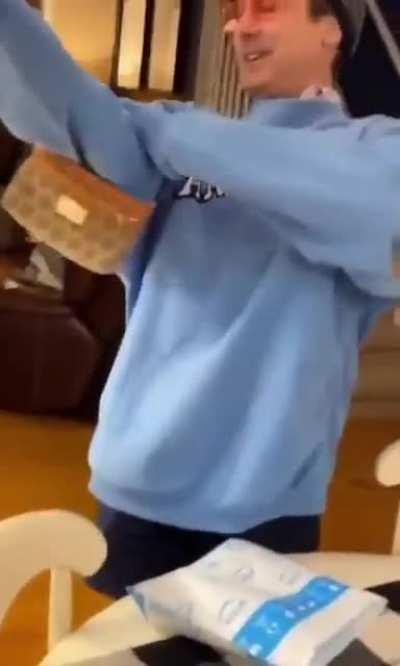 Dad pretends to act like his daughter for a day