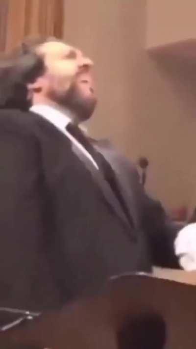 Alguien sabe cómo se llama la canción?