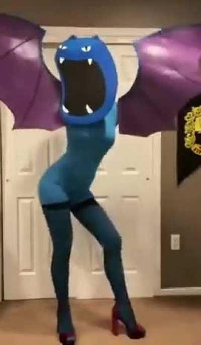 A wild Golbat appears. The wild Golbat used attract.