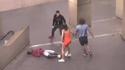 Man defends himself against two people who were looking for a fight.