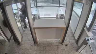 A man got owned by a policeman