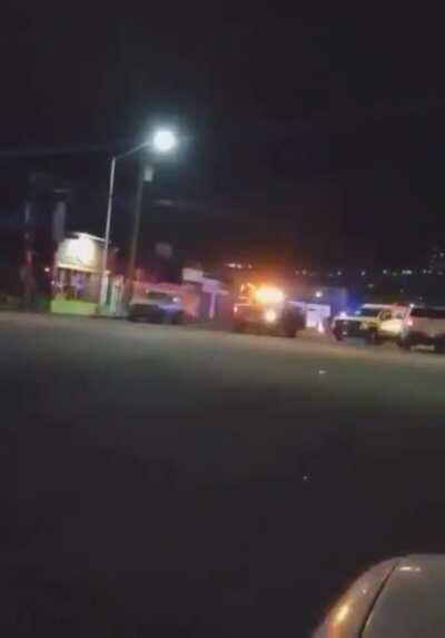 Guardia nacional and police have a shoot out with other sicarios