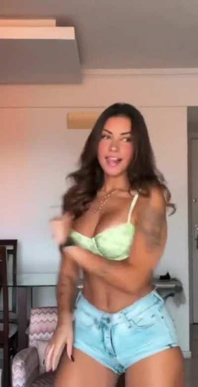 Damn she’s hot asf 🔥