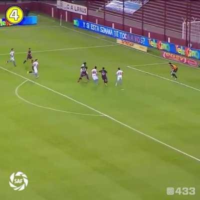 Разное в жизни бывает, мы в детстве и то слажаней играли