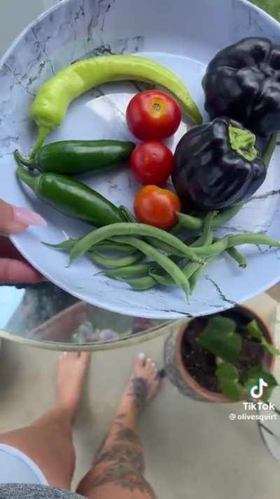 Underboobs @olivesquirt