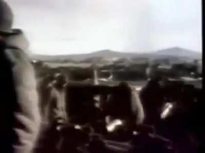 Medio tarde pero acá, Un grupo de batería de artillería Luchando en Malvinas