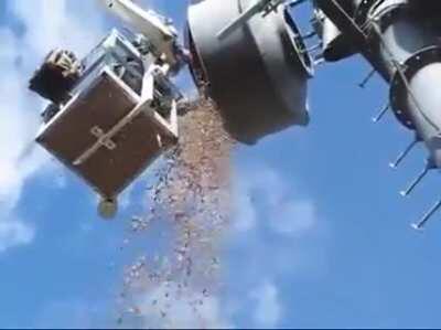 При вскрытии вышки 5G обнаружили около 150 кг чипов