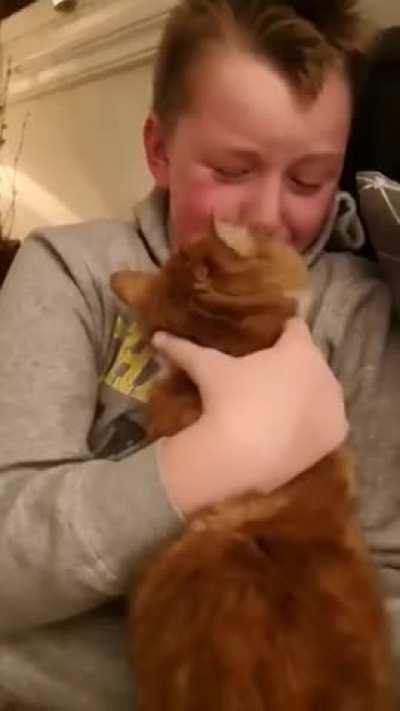 Boy reunited with his lost cat after 7 months apart