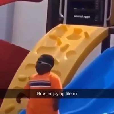 LOOK AT MY MANS OUT HERE LIVIN LIFE