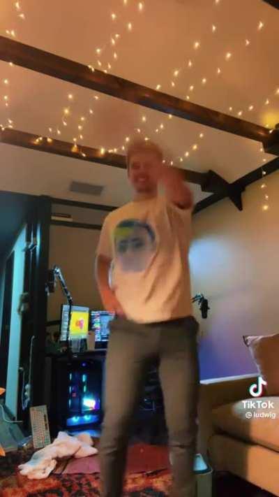 Ludwig hitting the luddy