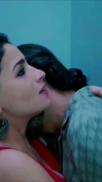 Alia bhatt best kissing scene in this movie 🤤