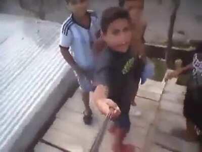 Um CLÁSSICO da coleção: Criança se fudendo