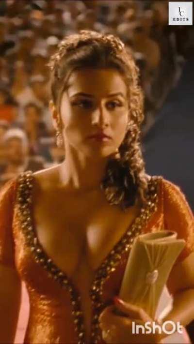 Vidhya mommy's amazing cleavage