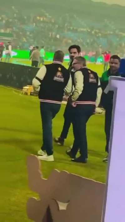 Sana Javed Faces Sania Mirza Chants in PSL Match 😳😱