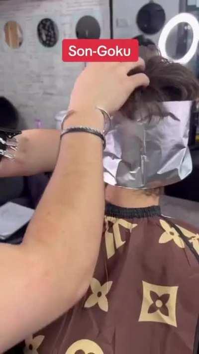 Goku's portrait done on the back of someone's head. Super Saiyan hair included! 