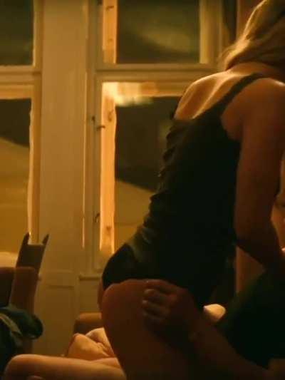 This is how Jennifer Lawrence meet her producer🥵😍