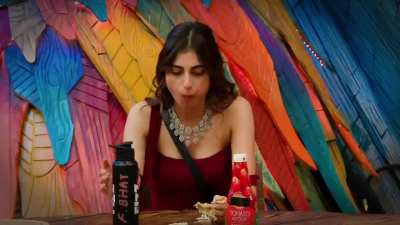 Amaal throws Farhana's plate