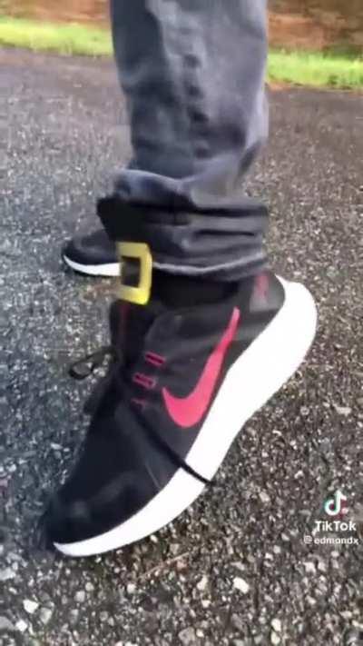 Absolute king shows off his fresh kicks to sick track. 🔥