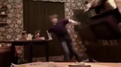 یه صلوات واسه جفتشون بفرستید یکی که موند زیر اونیکی هم ننه بابا ها بیان پارشون میکنن(ادیت خودم)