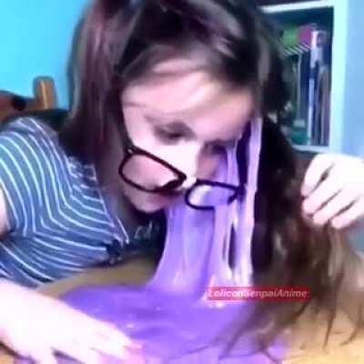 Coitada da garota kkkkkkkkkk