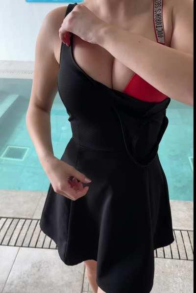 Iâm 19y petite and want to show you whatâs under my cute little dress ð¤