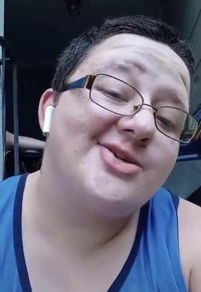 Boo Thang, why the airpod move like that