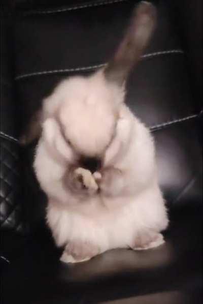 Elise washing her little face always make me squee :D