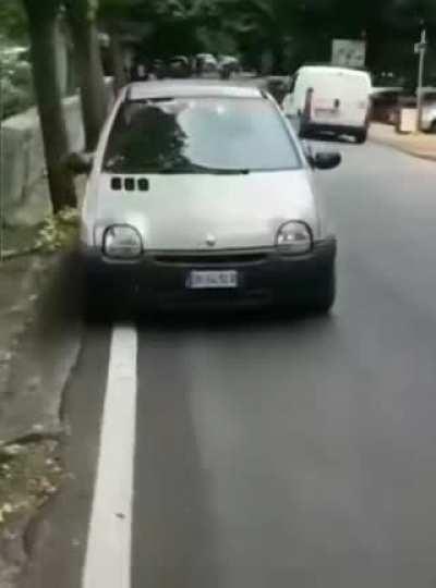 Not paying attention with your Twingo and crashing into a Ferrari 458