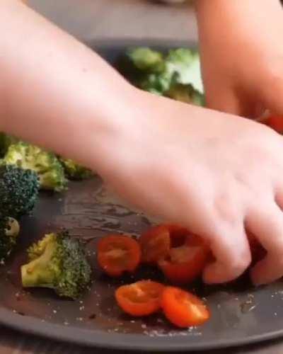QUINOA SALAD with Cherry Tomatoes and Broccoli