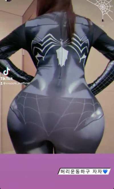 Spider girl spider girl!!! Moving those hips to make us shoot our webs 🕸 🍑