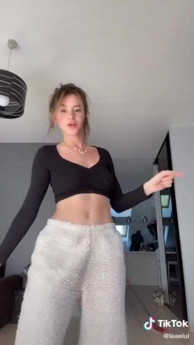 Wiggling😍+( see through)?pt.1