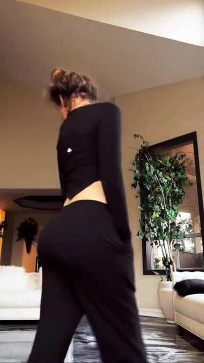 I fall in love with that belly