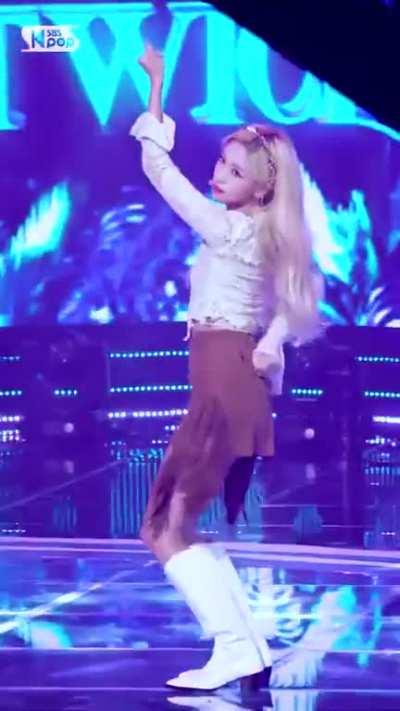 200614 - Captivating Mina