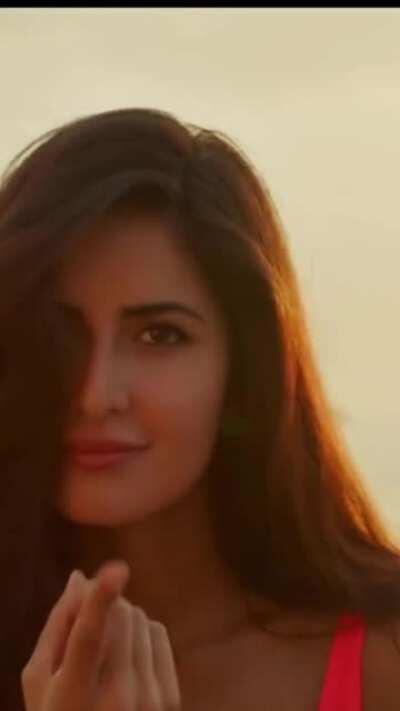 Katrina Kaif - Baar Baar Dekho Bikini Vertical Edit
