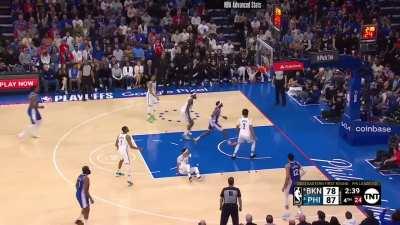 [Highlight] Joel Embiid hits the tough jumper over O’Neale, then on the next offensive possession throws a dime to Maxey