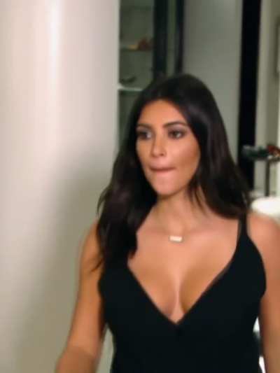 Kim's tiddies in slomo