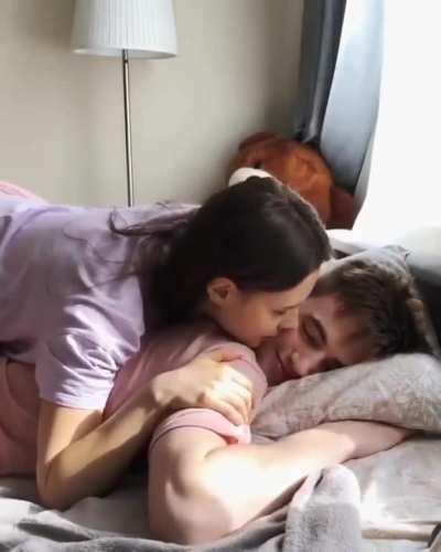 ''YoU dOn'T nEeD a gIrLfRiEnD To bE haPpY'' Yes, yes I need.