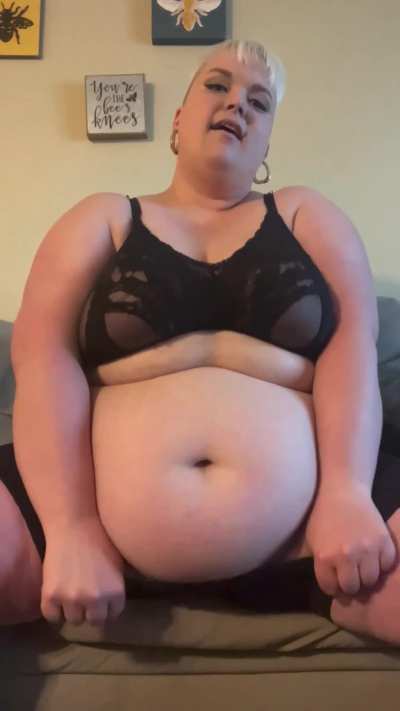 Does it make me a narcissist if I get wet watching my own big belly jiggle around? 😝🤭🤤