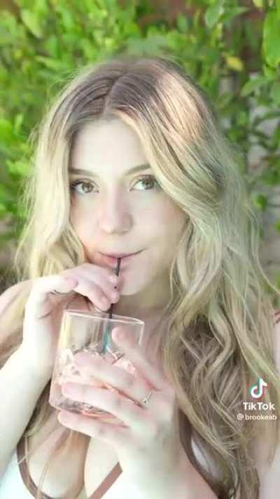 Brooke Tiktok (video)