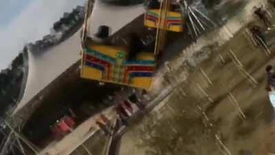 (13-02-2021) Ride malfunctions at an amusement park in Hunan, China