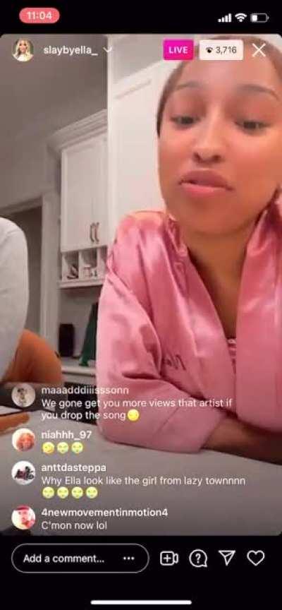 Ella ass peekin twerkin in robe