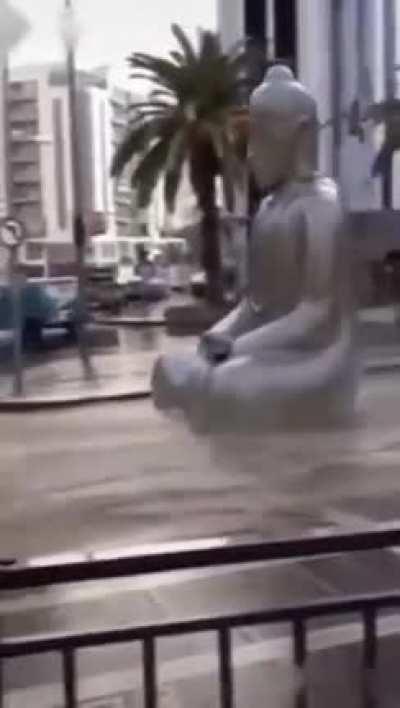 Henry avoiding all the sloots when Jeannie is there